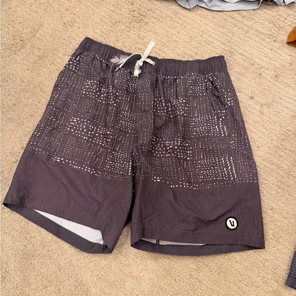 Vuori Men's Kore 7” Shorts (used)